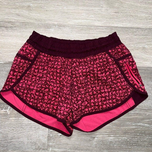 Lululemon Tracker Short III *4-way Stretch size 6 - Picture 6 of 12